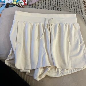 Old Navy Cream Women's Shorts